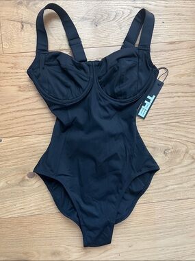 NWT $188 Ta3 LIFTY one-piece black swimsuit XS / SHORT / D/DD CUP